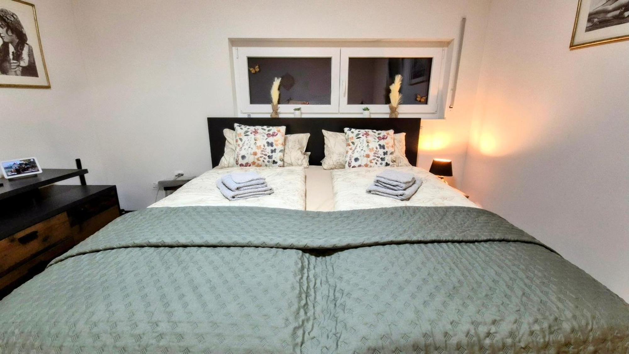 Serenity Vista Retreat Bnb Bescheid Exteriör bild